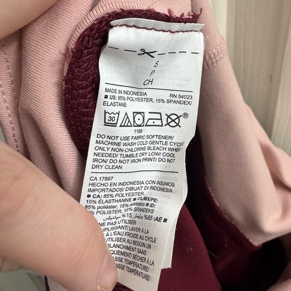 Old Navy Active Go Dry Burgundy and White crop Leggings - Picture 4 of 4